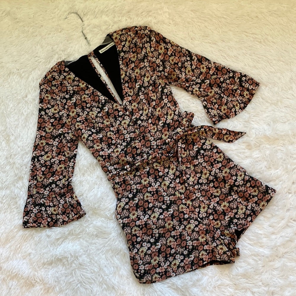 Abercrombie & Fitch women’s floral three quarter sleeve tie waist romper XSP